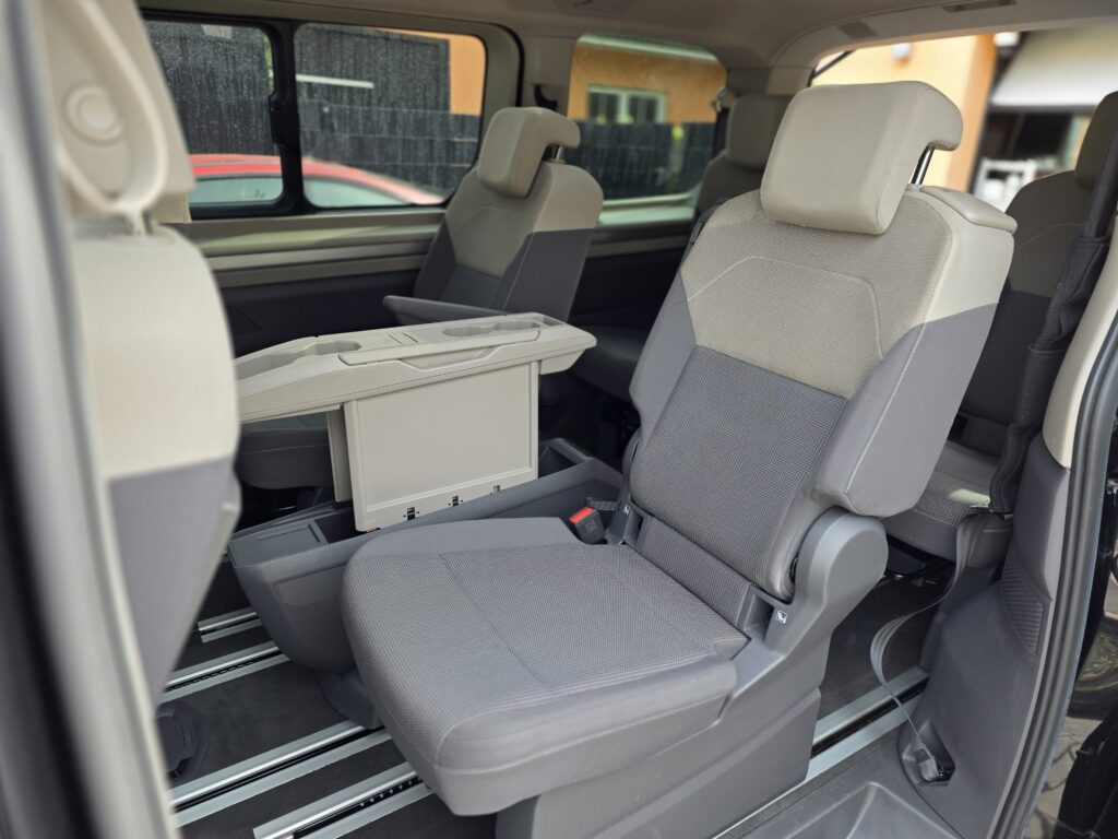 VW T7 1. Sitzreihe hinten nachher